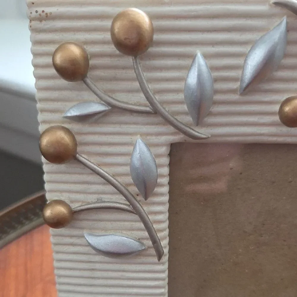 Elegant Cream and Gold Photo Frame
